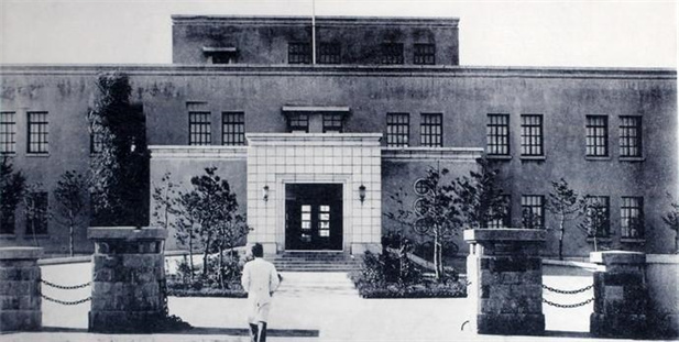 1946年，，东北民主联军收受长春卫生技术厂，，后改称东北卫生技术厂（长春生物制品钻研所前身）.jpg
