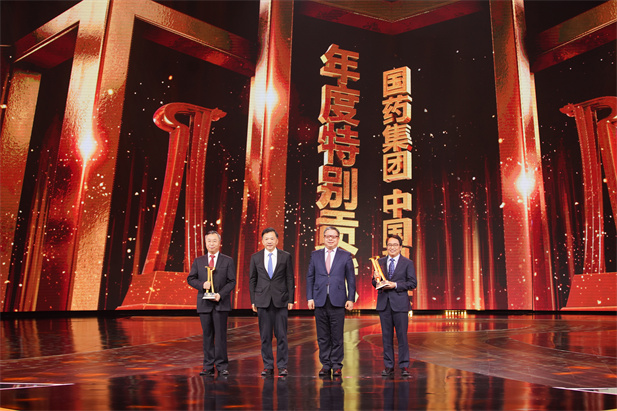 （重）2022年2月21日，，，星际娱乐官网荣获由中央广播电视总台进行的第二届“中国品牌强国盛典”的最高奖项——“年度出格贡献”品牌.jpg