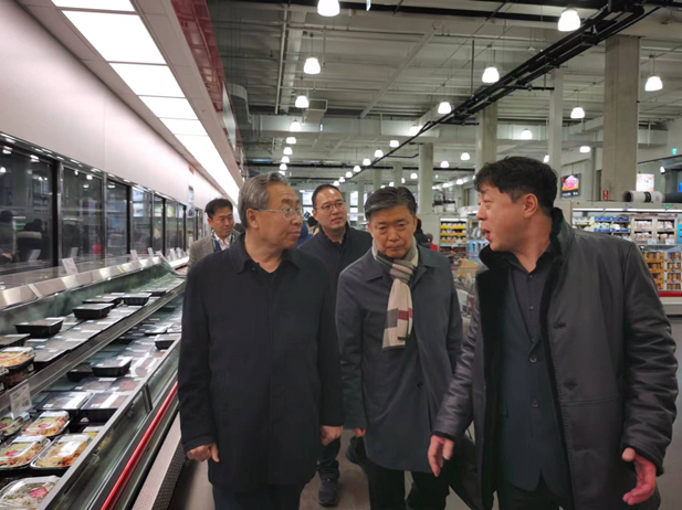 2023年12月19日至21日，，，刘敬桢一行在韩国本地Cosco超市现场调查大象集团产品渠道建设及韩国民生健康产品发展等情况！！！。.jpg