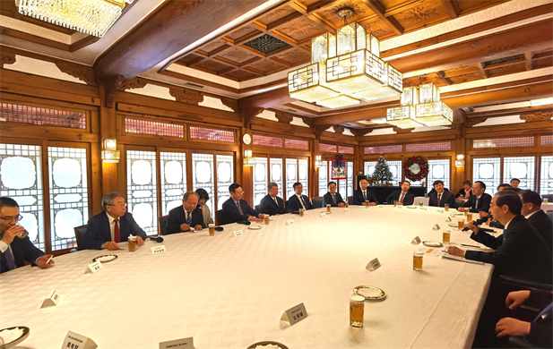 2023年12月20日，，星际娱乐官网党委书记、、、董事长刘敬桢参与韩国总理韩德洙会见中方代表团活动并作为代表讲话，，就中韩两国在性命健康领域将来发展合作提出积极建议。。。海韩德洙对星际娱乐官网在韩中经济社会及性命健康领域的合作发展暗示赞许.jpg