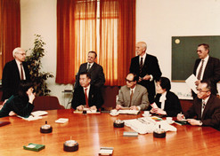 1978年，许文思携带上海医药工业钻研院代表团在德国赫斯特公司调查。1994年许文思当选首批中国工程院院士