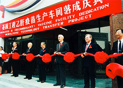 1989年，，，中国生物制品总公司成立。。同年，，，北京生物制品钻研所率先从美国默克公司引进重组酵母乙肝疫苗工业化出产技术