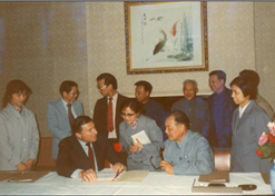 1982年，，，星际娱乐官网外贸与百时美施贵宝公司合伙成立中美上海施贵宝制药有限公司，，，中美上海施贵宝是中国第一家中美合伙制药公司。。